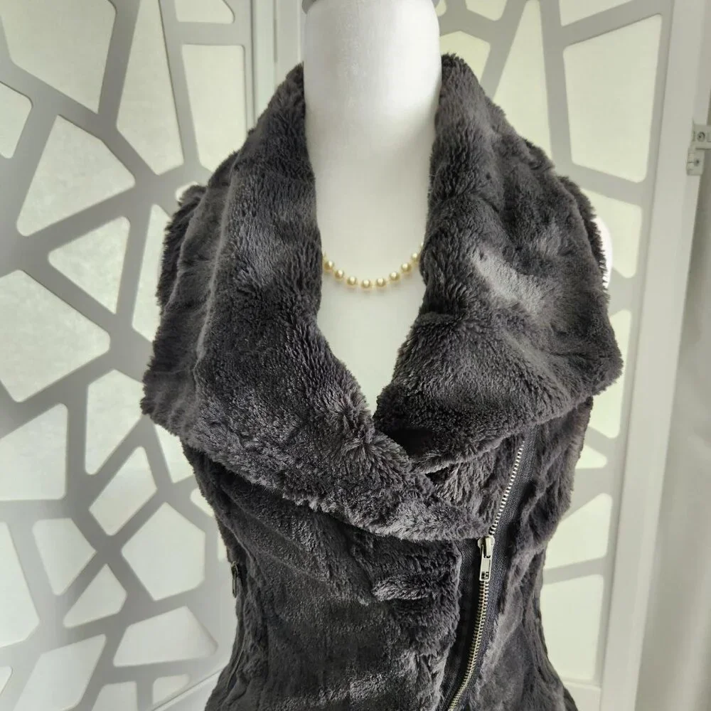 Faux Fur Vest - Dark Grey Beautiful Large Collar - Picture 7 of 10